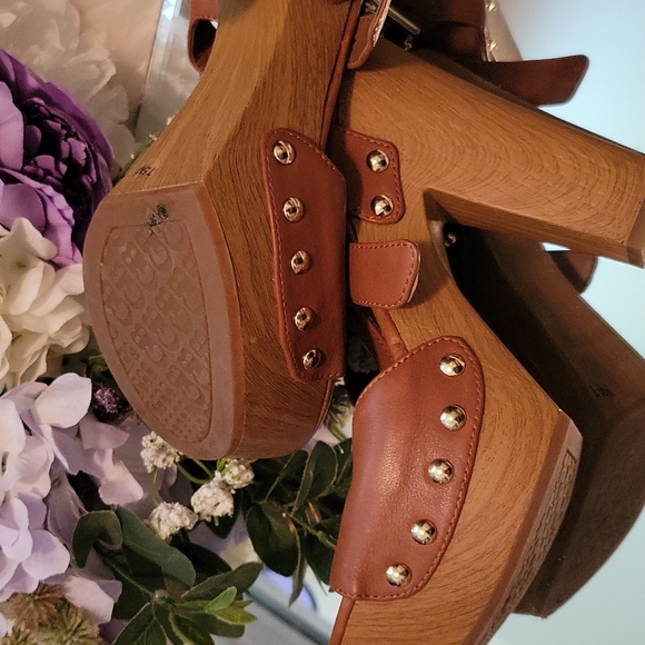 Sandals - Picture 4 of 6